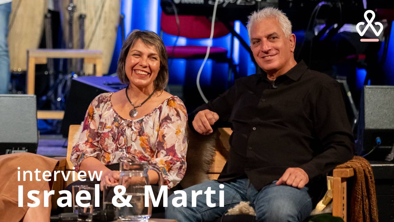 Portret van Marti tijdens interview over Israël en het evangelie – Interview Israel en Marti | Israëlavond