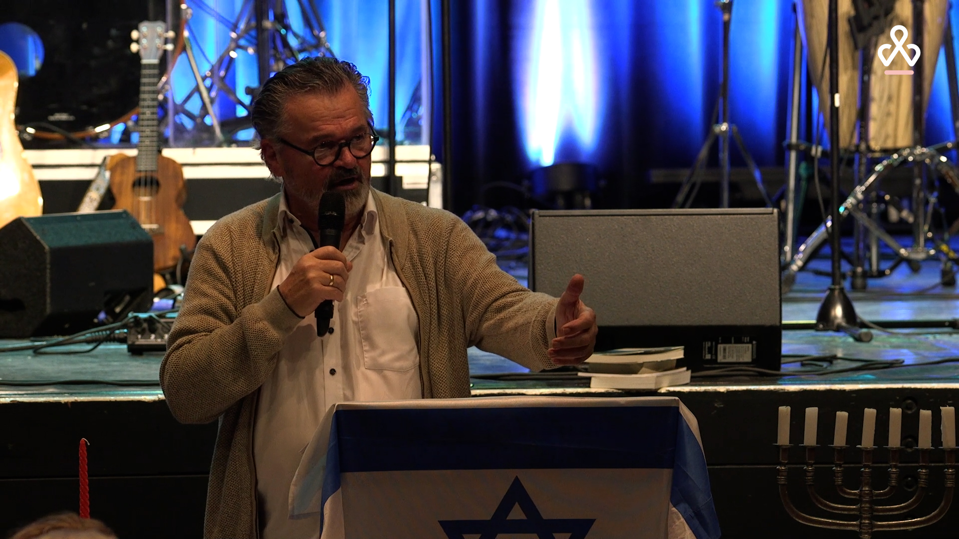 Jan Kloos spreekt tijdens Israëlavond over verbondenheid met Israë – Jan Kloos spreekt over verbondenheid met Israël (deel 1)
