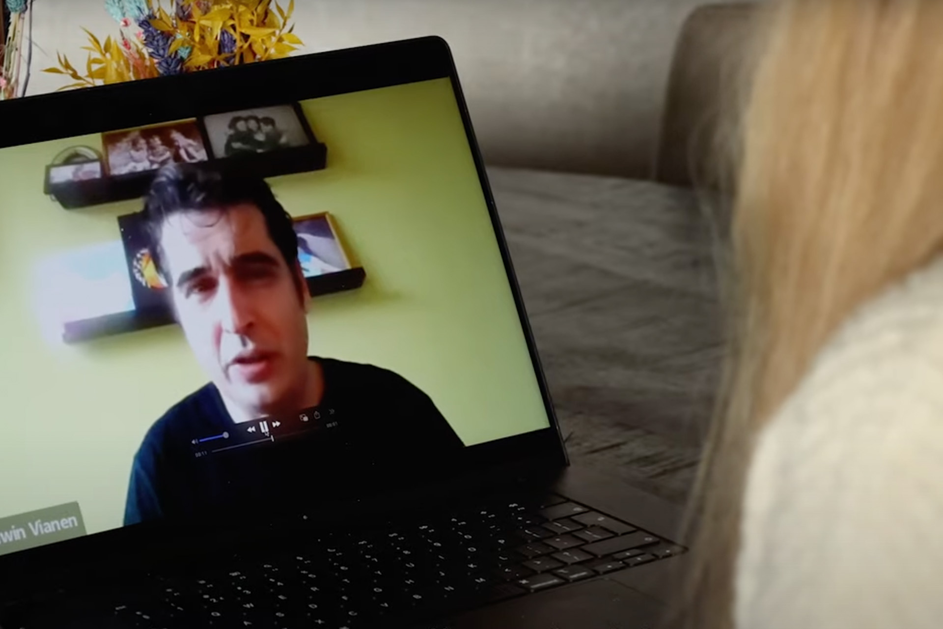 Gemeenteleden kijken online samen tijdens Alpha online binnenkort weer v – Alpha online binnenkort weer van start (aanmelden)