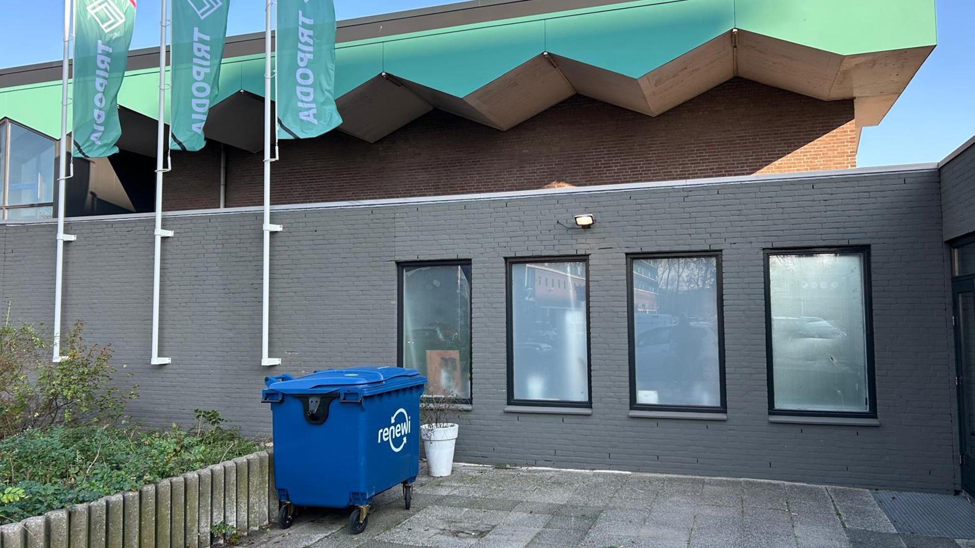 Vrijwilligers verzamelen oud papier bij Tripodia Katwijk – Extra oud papier locatie bij Tripodia