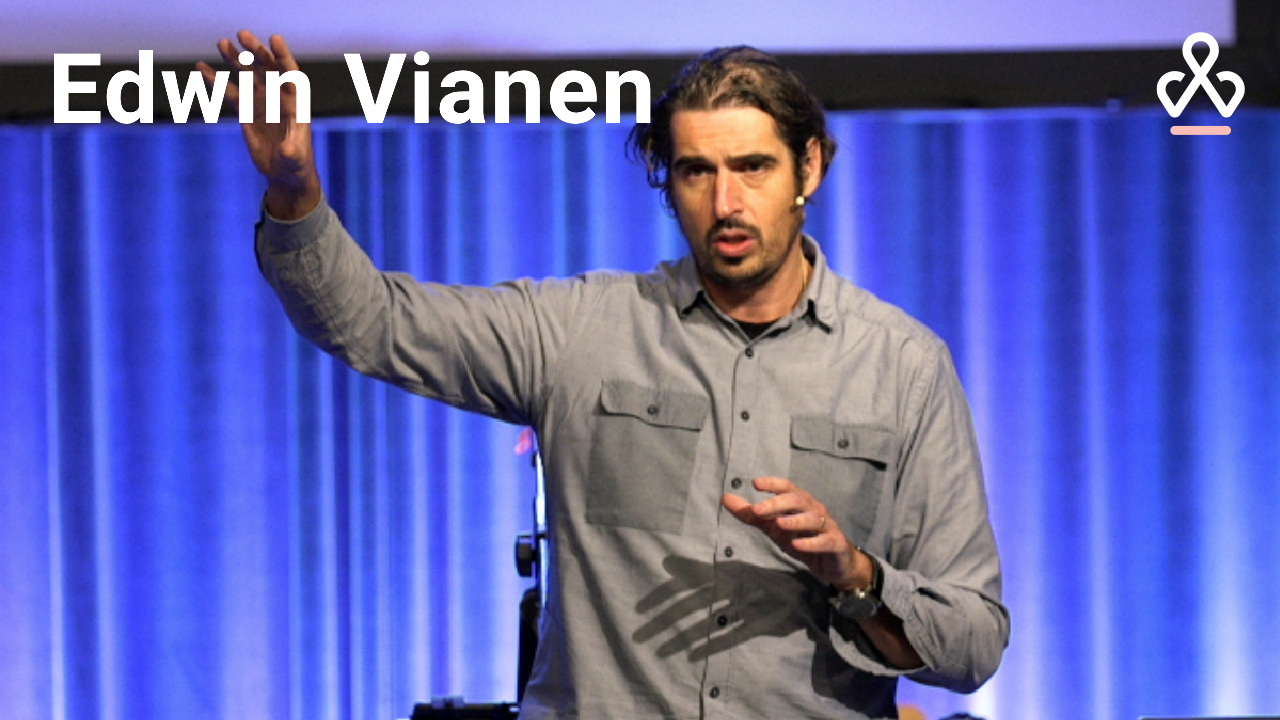 Edwin Vianen spreekt tijdens Preek Edwin Vianen in de kerk